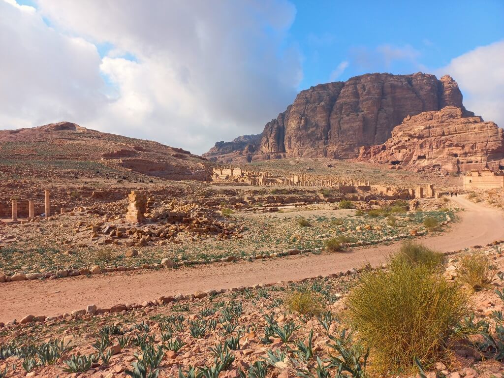 visitare Petra passando per la strada delle colonne