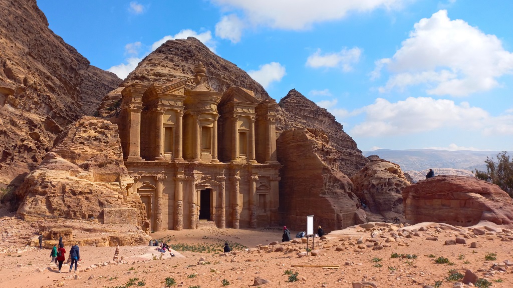 Vista sul monastero di Petra Ad Deir